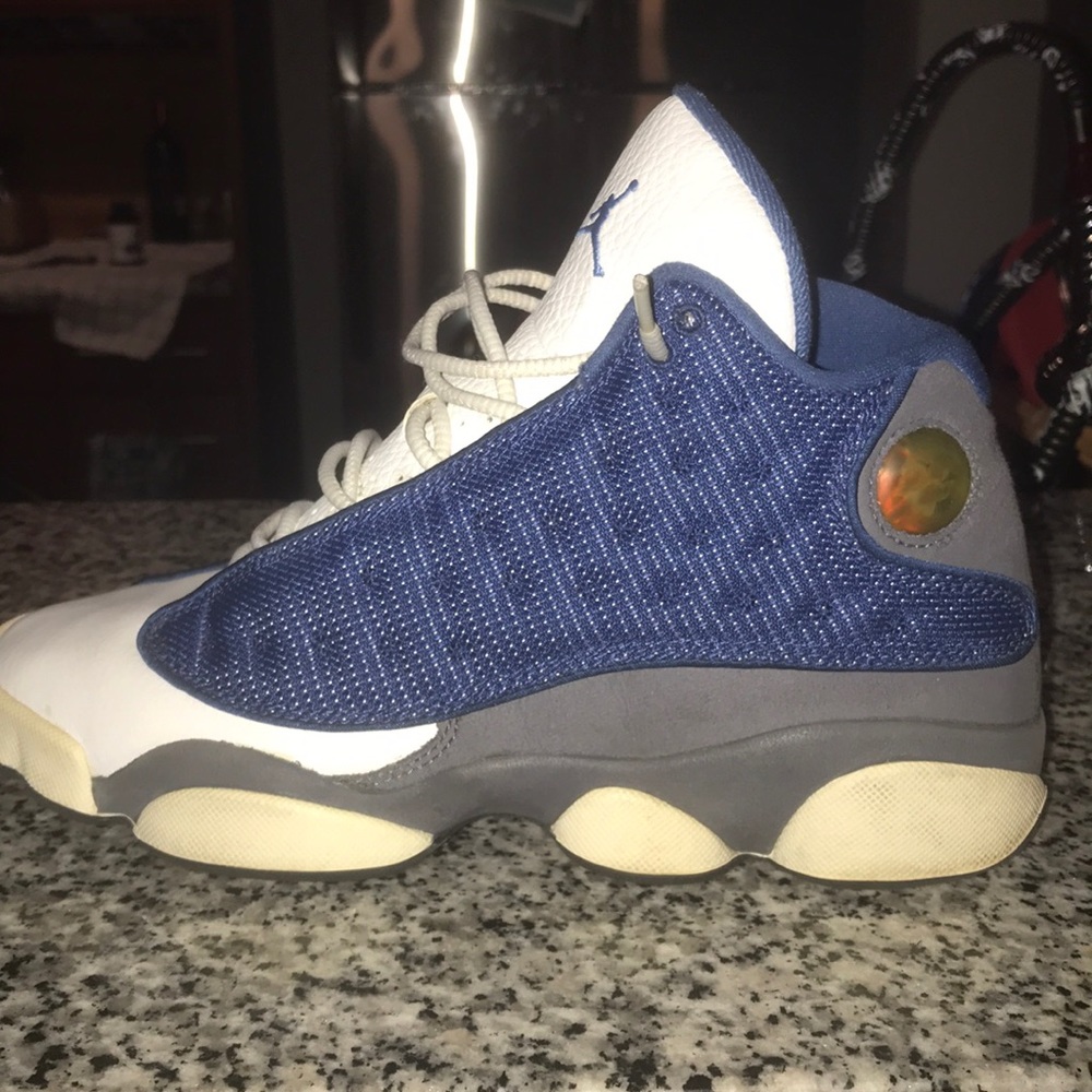 Worn Blue and white air Jordan retro 13 (GS)